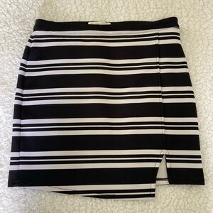 Abercrombie & Fitch women’s black & white striped stretch mini skirt, size large